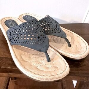 Cliffs by White Mountain Womens 9.5 Navy Comfort Thong Sandals Slip On Cushioned